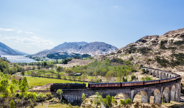 Jacobite Dampfzug mit Ausblick auf Loch Shiel